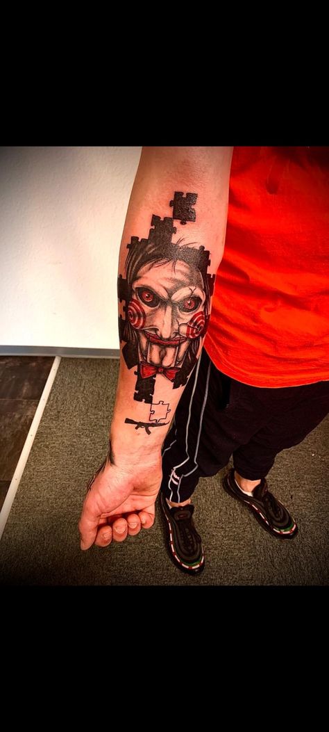 Billy Jigsaw Tattoo, Jigsaw Tattoo Ideas, Jigsaw Horror Tattoo, Horror Half Sleeve Tattoo, Horror Forearm Tattoo, Billy Saw Tattoo, Saw Horror Tattoo, Saw Tattoo Horror, Scary Movie Tattoos Sleeve