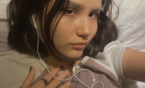 aesthetic bleached eyebrows | cable earphones | bed selfie | selfie inspo | wired earbuds Wired Earphones Aesthetic, Earbuds Aesthetic, Earphones Aesthetic, Bed Selfie, Bleached Eyebrows, Wired Earbuds, Wired Earphones, Selfie Inspo, Aesthetic Fall