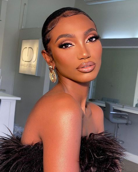 Full Glam Black Women, Party Glam Makeup, Full Glam Makeup Looks Black Women, Makeup Artist Outfit, Full Glam Bridal Makeup, Get Bigger Lips, Makeup Full Glam, Makeup Artist Working, Bigger Lips