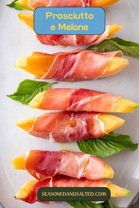 Impress your guests with this simple yet elegant appetizer: Prosciutto e Melone. The melon pairs beautifully with the saltiness of the prosciutto! Mellon And Prosciutto, Cantaloupe And Prosciutto Appetizers, Prosciutto And Melon Appetizers, Appetizer Prosciutto, Ham And Melon, How To Make Prosciutto, Watermelon Appetizer, Prosciutto Appetizer, Prosciutto Melon