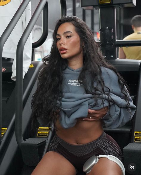 Winter Arc Aesthetic Gym, Elena Christine, Elena Stavinoha, Fitgirl Aesthetic, Hair Lookbook, 2020 Outfits, Fit Aesthetic, Muscle Mommy, Fitness Humor