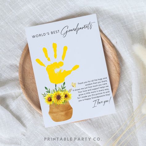 Handprint Artwork, Christmas Presents For Grandparents, Grandparents Day Crafts, Gift From Grandkids, Happy Grandparents Day, Grandparents Day Gifts, Christmas World, Gift For Grandparents, Present For Grandparents