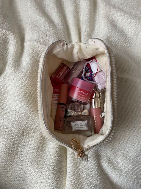 Makeup Astethic, Aesthetic Makeup Bag, Essie Pink, Laneige Lip Mask, Essie Pink Nail Polish, Dior Lip Glow Oil, Milk Makeup Sephora, Sephora Holiday, Lip Glow Oil