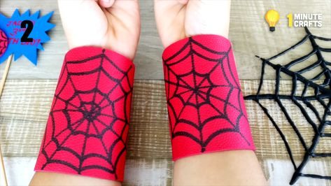 Spiderman Birthday Party Theme ideas for kids.  Join @1minutediycrafts for more crafts and hacks.  #spidermanbirthdaytheme #partytheme #spiderman #spidermanawayfromhome #spidermancrafts #spidermanpartytheme #spidermanfarfromhome #kidsbirthdaytheme #birthdaypartythemediy #oneminutecrafts #1minutecrafts #1minutediycrafts #spiders #partycrafts #funcrafts #diypartytheme Spiderman Accessories Diy, Spidey And His Amazing Friends Crafts, Spider Man Arts And Crafts, Spiderman Crafts For Preschool, Spiderman Craft Ideas, Diy Spiderman Crafts, Spider Man Crafts For Kids, Spider-man Craft, Spiderman Diy Crafts