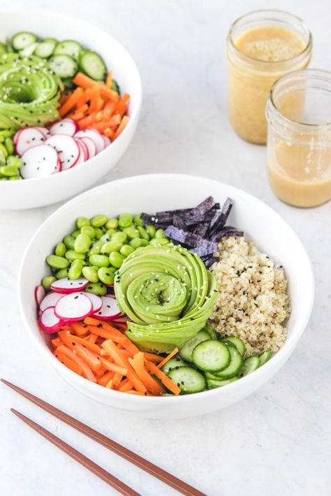 These Quinoa Sushi Bowls with Orange Miso Dressing are gluten free, oil free, and great for vegan meal prep! #sushi #sushibowl #vegansushi #quinoa #plantbased #vegan #buddhabowl #quinoabowl #mealprep via frommybowl.com Sushi Bowls, Easy Vegan Lunch, Sushi Bowl, Vegan Sushi, Miso Dressing, Vegan Lunches, Fish Recipes Healthy, Healthy Fish, Vegan Meal Prep