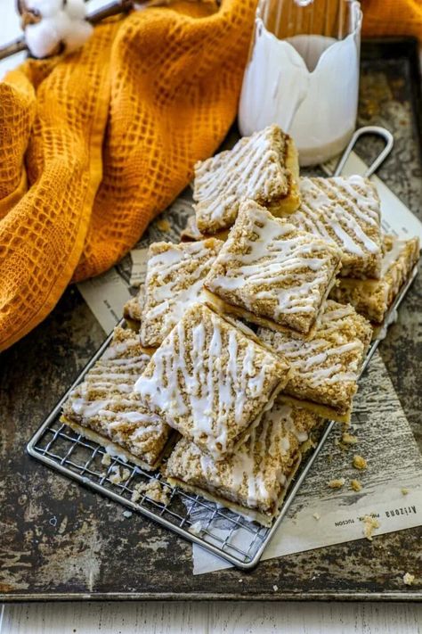 Pumpkin Butter Bars Recipe - Bonappeteach Pumpkin Butter Bars, Old Fashioned Pies, Butter Bars Recipe, Shortbread Cookie Crust, Leftover Pumpkin, Pumpkin Pie Bars, Buttery Shortbread Cookies, Butter Bar, Crispy Cookies