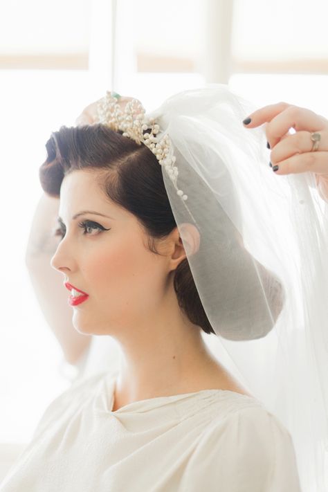 20s Bridal Hair, Vintage Glam Bride, Vintage Bridal Hair With Veil, 1950s Bridal Hair, Old Hollywood Updo Wedding, 1950s Wedding Hair With Veil, Vintage Bride Hair, Vintage Inspired Bridal Hair, Vintage Wedding Hair With Veil