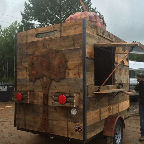 Metal Art added to apple crate themed food cart - Ugly Apple created above | Caged Crow Fabrication | Custom Food Carts and Concession Trailers Food Trailer Design, Trailers Vintage, Custom Food Trucks, Trailer Design, Catering Van, Food Vans, Recipes Using Bananas, Coffee Trailer, Snack Shack