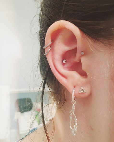 My current ear project, right ear. Double Helix, Double Lobe, Conch and forward helix. Love it! ♥ #piercing #forwardhelix #conchpiercing #doublehelix #piercings #earproject #gurupiercing #girlswithpiercings #qualiti #jewellery #earrings #segmentring #labret #stud Ear Project, Helix Conch Piercing, Double Helix Piercing, Conch Stud, Forward Helix Piercing, Cute Ear Piercings, Cute Piercings, Earrings Aesthetic, Forward Helix