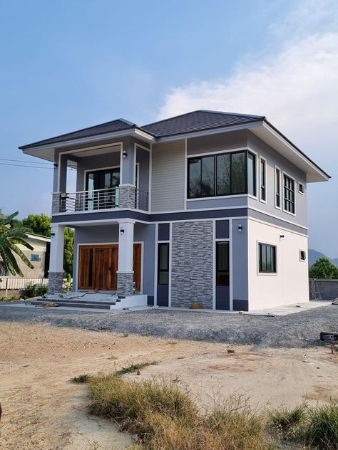 House Structure Design, Bungalow Style House, 2 Storey House Design, Affordable House Plans, House Roof Design, House Redesign, Two Story House, Bloxburg Modern, Small House Design Exterior