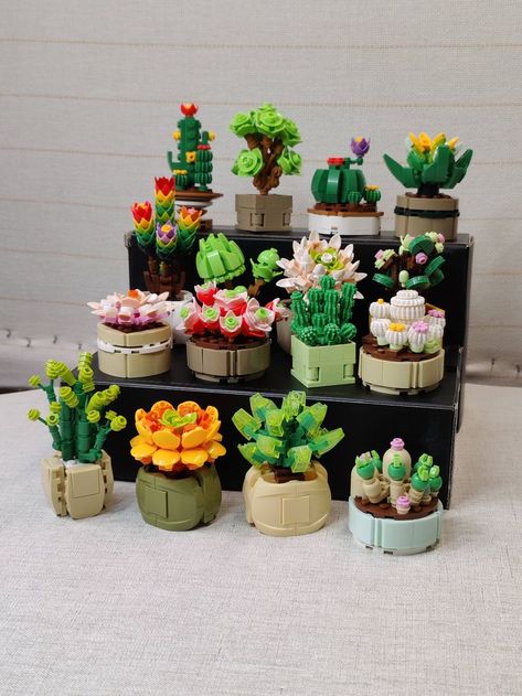 Nifeliz Succulents sets: Two great Lego Botanical alternatives Aesthetic Legos, Lego Shelf, Lego Botanical, Licorice Allsorts, Lego Plants, Lego Room Decor, Lack Motivation, Easy Lego Creations, Lego Flowers