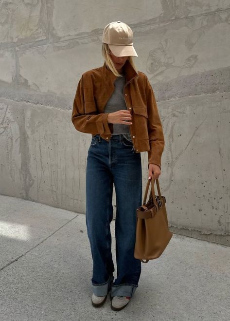 Outfits Inspiration Aesthetic, Suede Jacket Outfit, Hermes Boots, Suede Trench Coat, Fashion Trend Forecast, Made For Each Other, Autumn Trends, Chic Fall Outfits, Transition Outfits