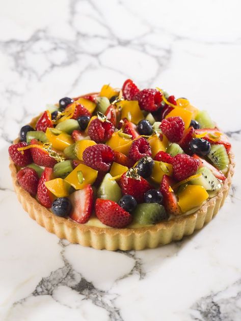 Fruit Tart Design, Fruit Tart Aesthetic, Fruit Tart Decoration, French Fruit Tart Recipe, Fruit Tart Cake, Mini Tart Recipes, Fresh Fruit Tart, Tart Cake, Fancy Desserts Recipes