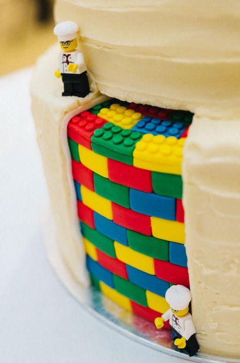 Lego Wedding Cake, Lego Wedding Cakes, Theme Wedding Ideas, Lego Wedding, Lego Theme, Wedding Whimsical, Wedding Planner App, Fun Personality, Lego Cake