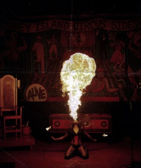 1950s Circus, Circus Creepy, Circus Ringleader, Shub Niggurath, Avatar Aesthetic, Creepy Circus, Circus Performer, Circus Aesthetic, Creepy Carnival