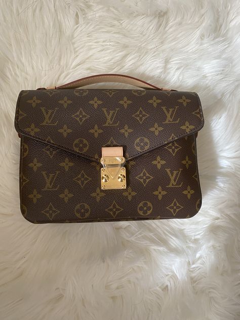 Sharing my review of my Louis Vuitton Pochette Metis bag. Louis Vuitton Bucket Bag, Louis Vuitton Speedy 40, Louis Vuitton Neverfull Pm, Louis Vuitton Delightful, Pochette Louis Vuitton, Louis Vuitton Alma Pm, Louis Vuitton Neverfull Gm, Louis Vuitton Speedy 35, Louis Vuitton Pochette Metis