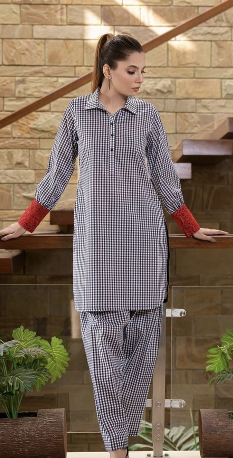 Winter Check Suit Design, Checked Kurti Designs Indian, Winter Cord Set, Check Print Kurti Designs, Check Kurti Designs, Checks Kurti Designs, Stylish Kurtis Design, Fashion Show Dresses, Coord Sets