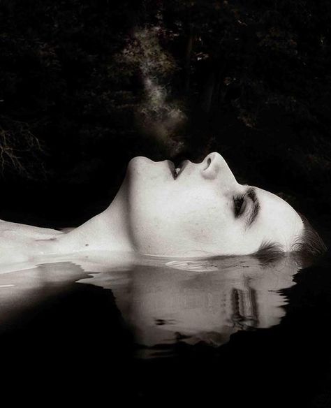 Black Video, Water Shoot, Surrealism Photography, Water Photography, Black And White Portraits, Her Eyes, Underwater Photography, Artistic Photography, 인물 사진