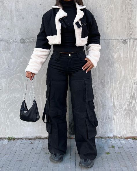 Classy Baddie Outfits Black Women, Baddie Outfits Casual Street Style Swag, Cargo Pants Outfit Ideas, Stylish Cargo Pants, Baggy Jeans For Women, Women's Cargo Pants, Baggy Outfit Ideas, Pants Outfit Ideas, Cargo Outfit