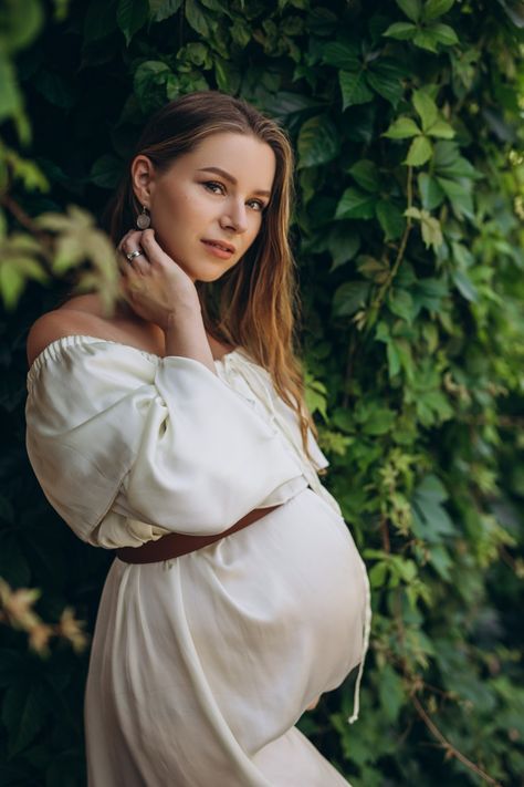 Maternity Photography Poses Women, Celtic Photoshoot, Poses For Pregnant Women, Pregnancy Photo Ideas, Outdoor Maternity Photos, Maternity Photography Poses Couple, Maternity Photography Poses Pregnancy Pics, Couple Pregnancy Photoshoot, Maternity Photography Couples