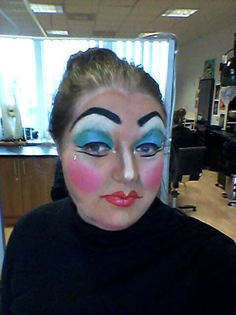 Me looking gorg as a pantomime dame :P Done by Lu Christie 1600s Makeup, Panto Dame Makeup, Funny Makeup Looks Hilarious, Ugly Makeup Looks, Funny Makeup Ideas, Pantomime Makeup, Panto Dame, Pantomime Dame, Makeup Gone Wrong