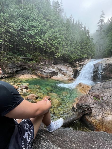 Waterfall Date Aesthetic, Hiking Boyfriend, Hike Date, Camping With Boyfriend, Trip With Boyfriend, Hiking Date, Single Pose, Boyfriend Vibes, Boyfriend Fashion