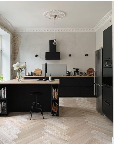 Ikea Kitchen Cabinets, Style Deco, Kitchen On A Budget, Food Cooking, Black Kitchens, Scandinavian Home, Ideas Kitchen, Kitchen Styling, Interior Inspo