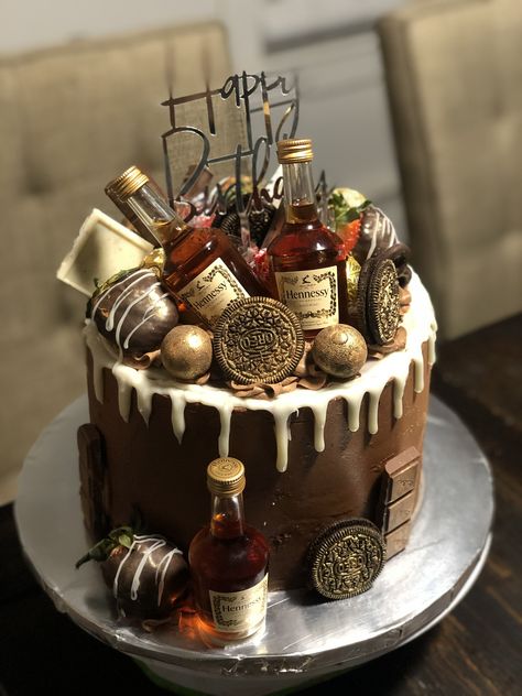 Chocolate Hennessy Cake, Drinks Cake Design, 21st Birthday Cake For Boy, Liquor Cake For Men, 21st Boy Birthday Cake, Hennessy Cake For Him, Boys 21st Birthday Cake, Alcohol Cake Ideas For Men, Men’s Birthday Cake Ideas