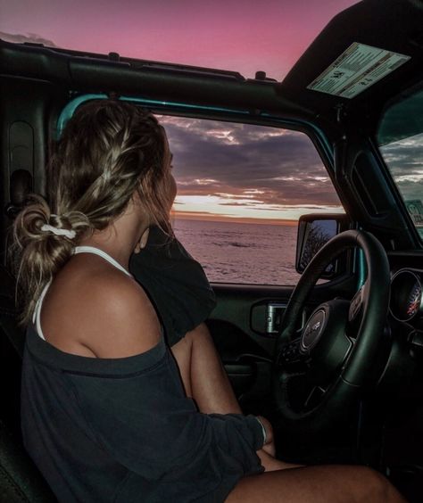 dm me for credit!!! #vsco #vscocam #sunset #summer #jeep #vibes #cutehairstyles Jeep Photos, Cayman Island, Dream Cars Jeep, Artsy Pictures, Jeep Wrangler Rubicon, Summer Goals, Mia 3, Jeep Girl, Shooting Photo