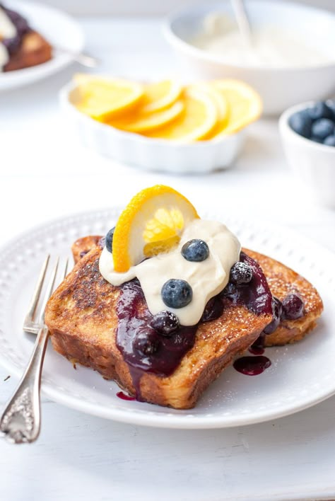 Fancy French Toast, French Toast Toppings, Fancy Toast, Fancy Breakfast, Overnight French Toast, French Breakfast, Blueberry French Toast, Blueberry Sauce, Blueberry Cream Cheese