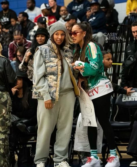 Basketball Game Outfit Winter, Rainy Fits, Savannah James, Everyday Outfits Fall, Outfit Ideas Streetwear, Acrylic Nails Ideas, Family Culture, Winter Lounge, Lala Anthony