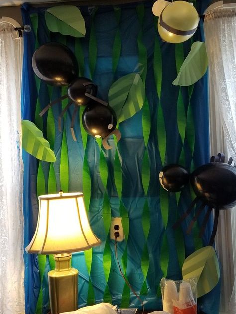 Diy Bug Birthday Decorations, Bug Party Ideas Decor, Bug Themed Second Birthday, Grasshopper Birthday Party, Bug Themed Room Decor, Bug Balloon Garland, Insects Party Ideas, Amphibian Birthday Party, Halloween Bug Decor