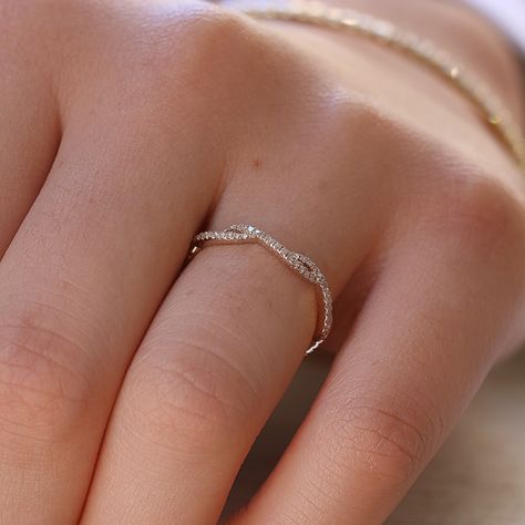 Twisted Eternity Ring, Rings Promise, Chic Rings, Gold Rings Fashion, Gold Ring Designs, Gold Rings Jewelry, Princess Bride, Fancy Jewellery, Fancy Jewelry