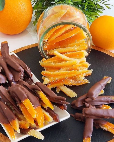 Orange Stick, Dinner Recipes Easy Quick, Dehydrated Food, Idee Pasto Sano, Chocolate Orange, Orange Slices, Chocolate Dipped, Orange Peel, Candy Recipes