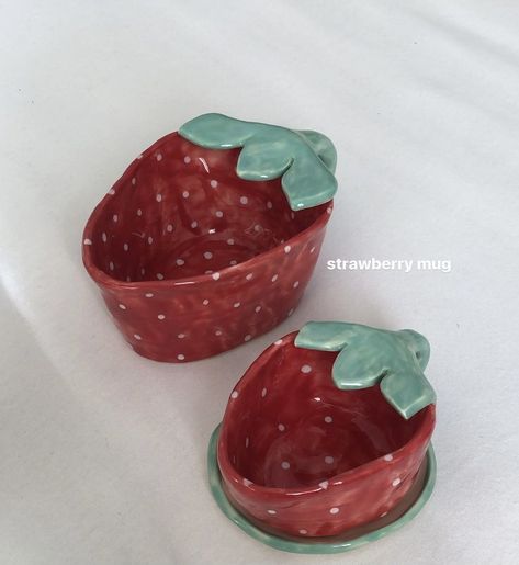 Heart Pinch Pot Ideas, Pinchpots Ceramics Ideas, Ceramics Pinch Pot, Cute Pinch Pots, Pinch Pot Ideas, Clay Pinch Pots, Pottery Pinch Pot, Strawberry Aesthetic, Ceramic Pinch Pots