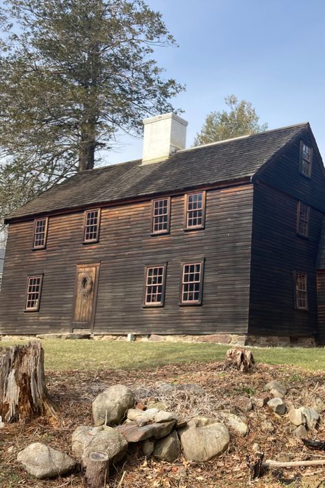 New England Colonial House, American Colonial House, William Haskell, Old Colonial Homes, Colonial Aesthetic, Primitive Houses, England Houses, New England Colonial, Colonial House Exteriors