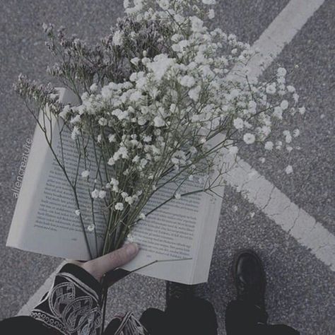 Grey Pictures, Pastel Grey, Gray Aesthetic, Grey Flowers, Black And White Aesthetic, Aesthetic Colors, Aesthetic Themes, Aesthetic Images, White Aesthetic