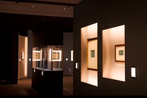 Projects - Culture - "Leonardo da Vinci/1452-1519" exhibition at the Palazzo Reale, Milan | ERCO Interior Design Exhibition, Museum Interior, Museum Lighting, Museum Exhibition Design, Art Gallery Interior, Museum Displays, Lighting Companies, Lighting Concepts, Exhibition Booth Design