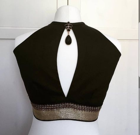 Modern Saree Blouse, Designer Blouse Ideas, Blouse Designes, Black Blouse Designs, Halter Neck Blouse, Sleeveless Blouse Designs, Back Neck Design, Halter Neck Blouses, Blouse Designs High Neck