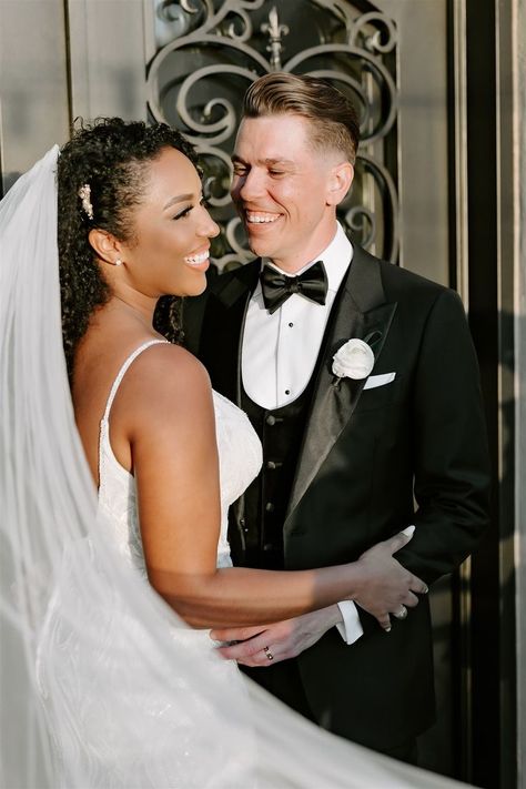 Black Bride White Groom, Mixed Couples Wedding, Bride Long Veil, Interracial Couple Wedding, Grooms Tuxedo, Poses For Wedding, Interracial Wedding Photos, Wedding Photo Ideas Bride, Couple Poses Wedding