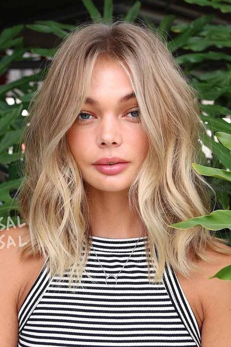 How To Choose The Right Layered Haircuts | LoveHairStyles.com Hair Color Images, Medium Short Haircuts, Bombshell Hair, Blond Balayage, Balayage Blonde, Medium Short Hair, Blonde Hair With Highlights, Hair Color Blue, Short Blonde