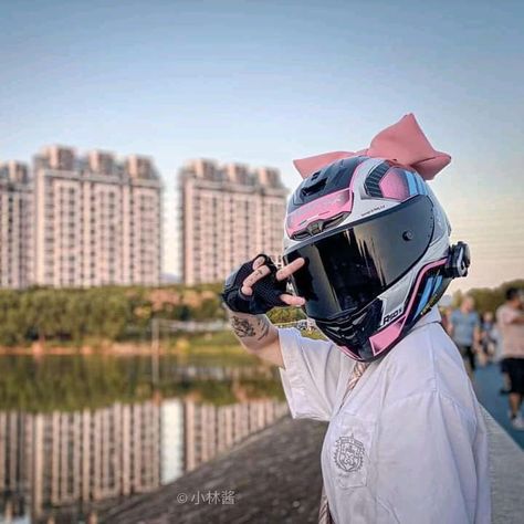 Women Helmets Motorcycle, Cute Biker Helmet, Moter Cycle Helmets Aesthetic, Girly Motorcycle Helmets, Cute Motorcycle Helmets For Women, Cute Motorcycle Helmets, Biker Helmet Aesthetic, Cute Bike Helmet, Motorcycle Helmets For Women