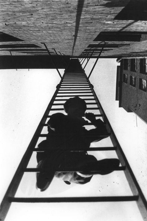 10 iconic photos of Rodchenko, one of the Russian avant-garde legends - Russia Beyond Aleksandr Rodchenko, Alexander Rodchenko, Russian Constructivism, Russian Avant Garde, Festival Photo, Avant Garde Artists, Alfred Stieglitz, Fire Escape, Foto Art