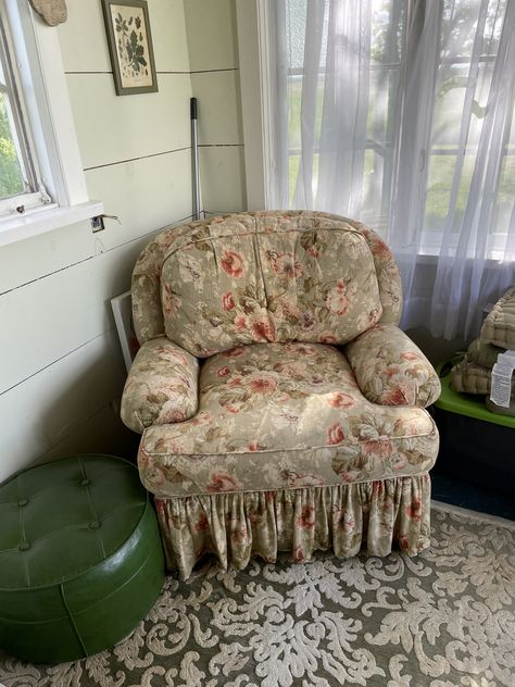 Grandma Furniture, Grandma Chair, Grandmacore Aesthetic, Floral Armchair, Oversized Armchair, Floral Chair, Rocking Armchair, Dream Future, Big Chair