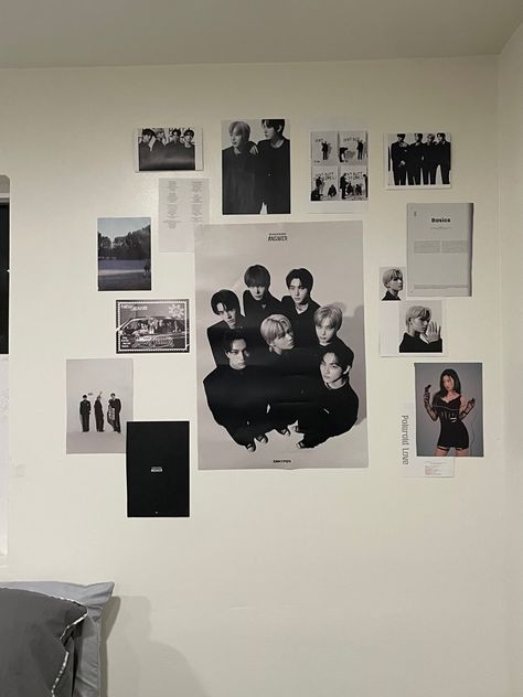 Acubi Style, Army Room Decor, Cute Kpop, Room Redesign, Pinterest Room Decor, Study Room Decor, Poster Room, Room Desk, Cozy Room Decor