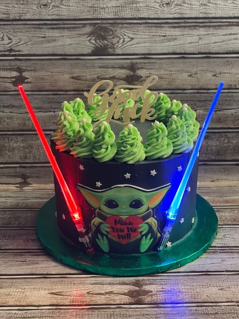 Yoda Cakes, Yoda Birthday Cake, Star Wars Cake Yoda, Baby Yoda Cake Ideas, Baby Yoda Birthday Cake, Baby Yoda Cake, Star Wars Theme Birthday, Surf Cake, Yoda Cake