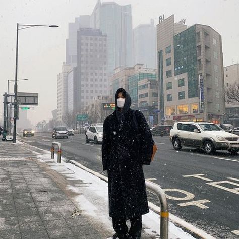 🏷minimal, 소문만복래, 시도 (@siiiido) • Instagram photos and videos Snow Outfit Men, Korean Men Fashion, Japan Winter, Winter Outfits Snow, Man Japan, Winter Inspo, Snow Outfit, Fashion Aesthetics, Winter Outfits Men