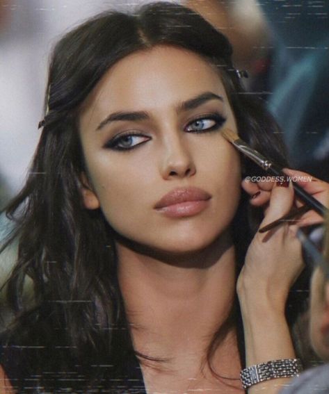 Estilo Gossip Girl, Maquillage On Fleek, 90s Makeup, Models Makeup, Makeup Obsession, Irina Shayk, Editorial Makeup, Makati, Pretty Makeup