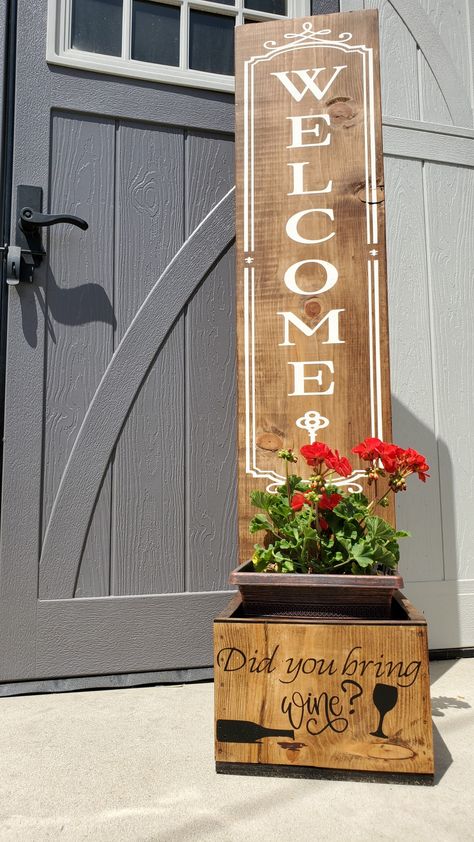 Welcome Planter Box Diy, Welcome Sign Planter, Welcome Planter, Summer Porch Signs, Front Door Planters, Porch Leaners, Kerb Appeal, Welcome Signs Front Door, Diy Planter Box