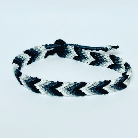 Black And White Chevron Bracelet, Friendship Bracelets Black And White, Black And White Friendship Bracelet, Goth Christian, Black Friendship Bracelet, Black And White Ombre, Chevron Friendship Bracelet, Chevron Friendship Bracelets, Cute Friendship Bracelets